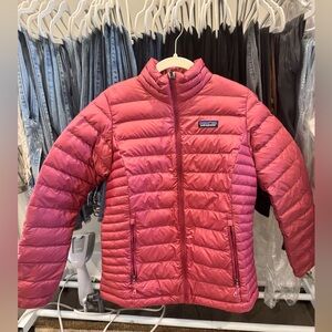 Patagonia Puffer Women’s Down Sweater in Muted Pink